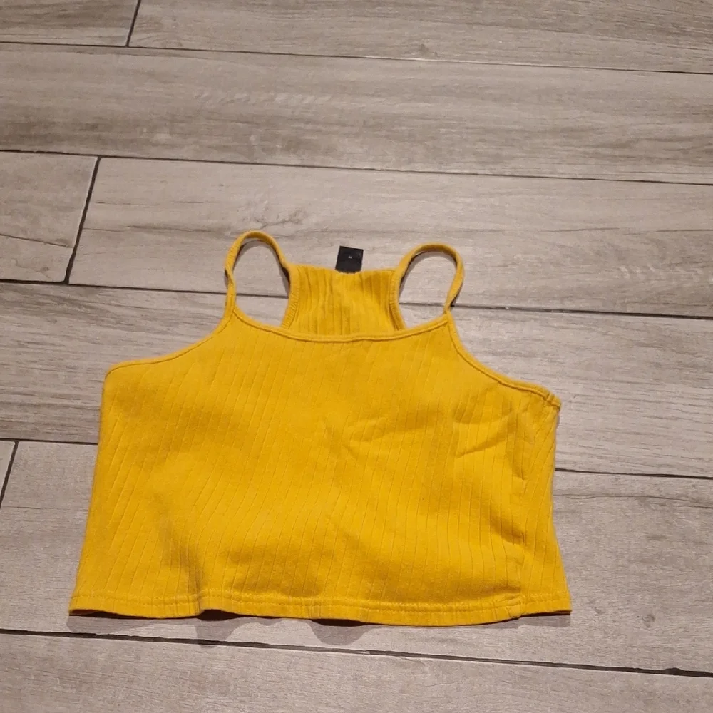 🐣SHEIN Yellow Ribbed Spaghetti Strap Top🍕💐